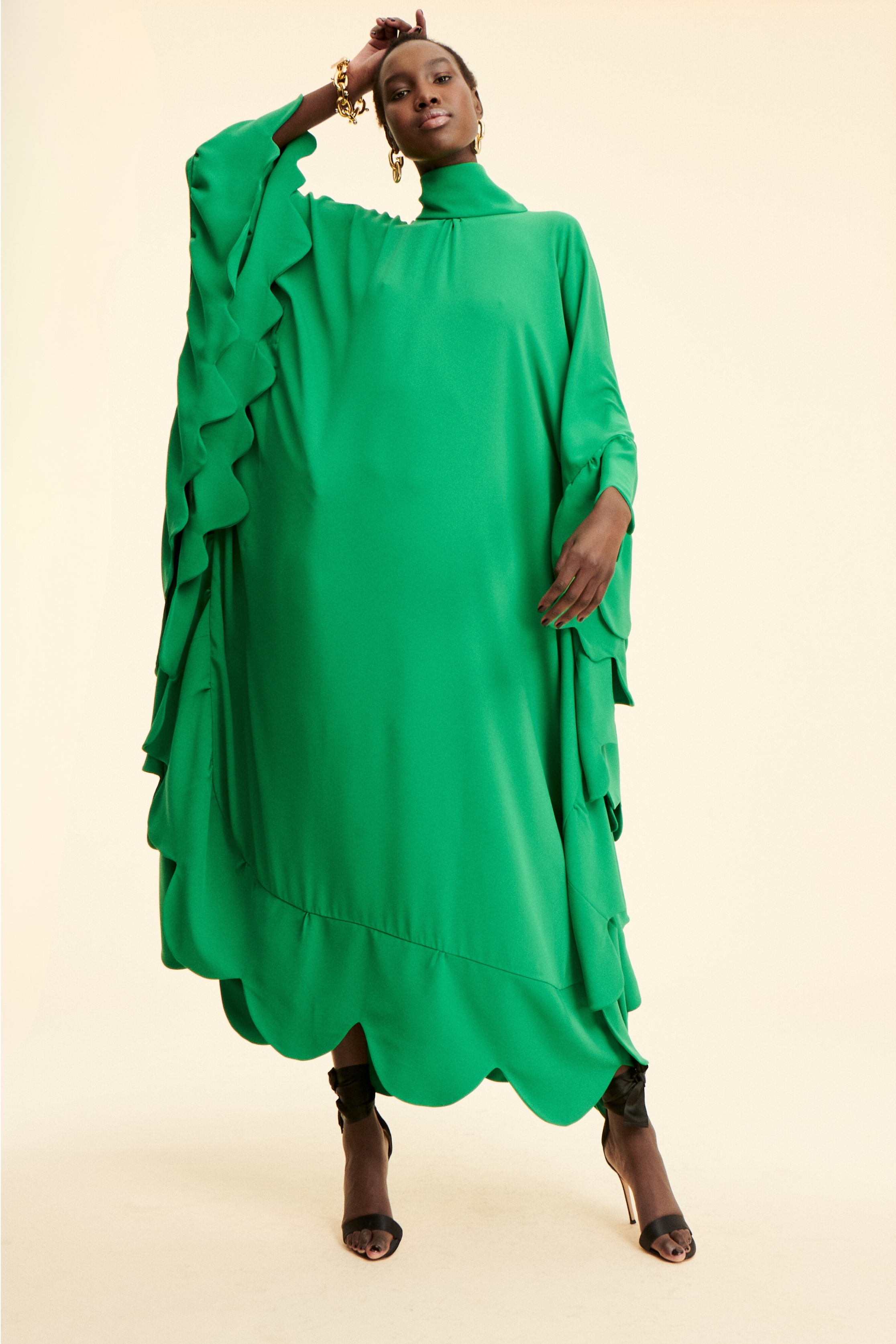 SAAHN ‘ GLORIA’ Emerald Kaftan, Kelly Green, Evening wear, Wedding, Red Carpet kaftan, Party & wedding kaftan dresses, Modest dresses, Modest and Glamour, Elegant Modern Kaftan, Scallop detail, High fashion Kaftan, one size fits all